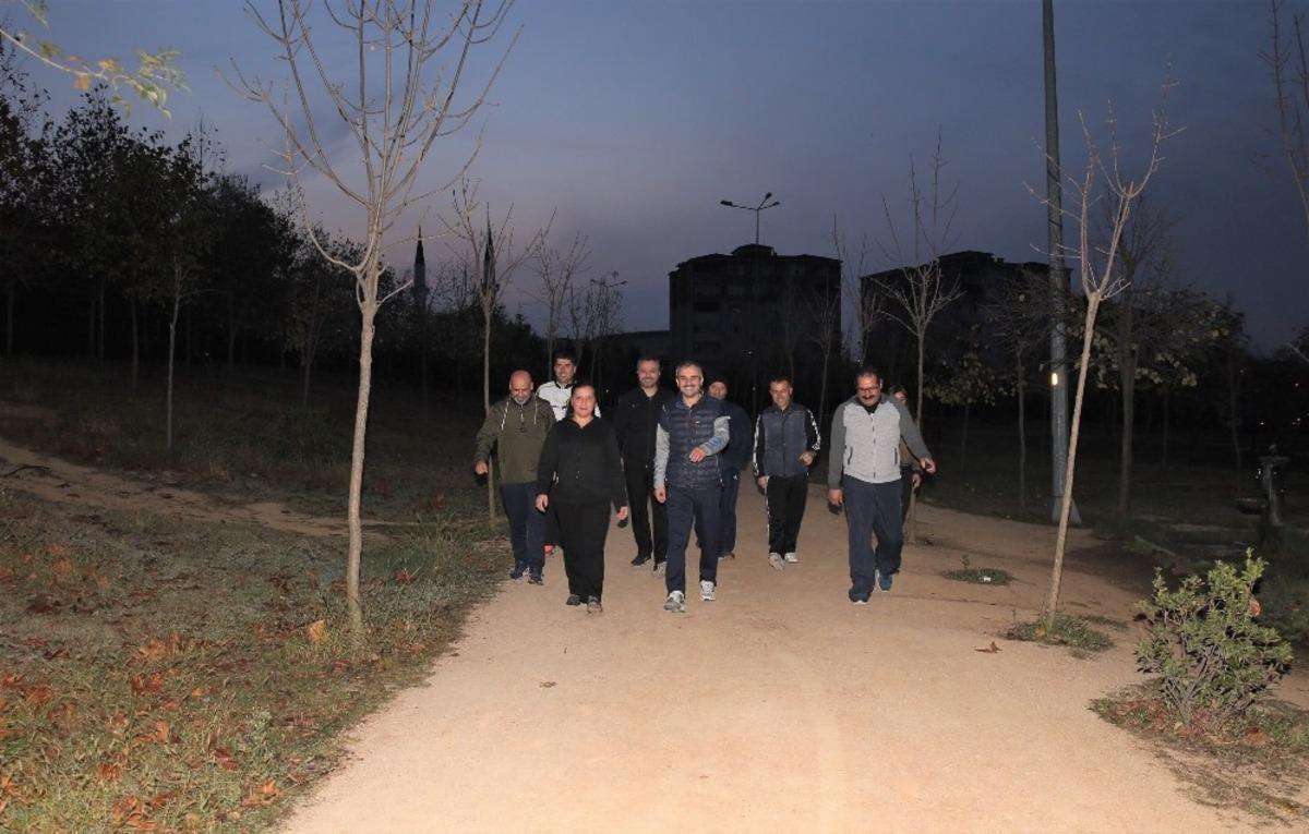 Başkan &Ccedil;ift&ccedil;i muhtarlarla y&uuml;r&uuml;d&uuml;