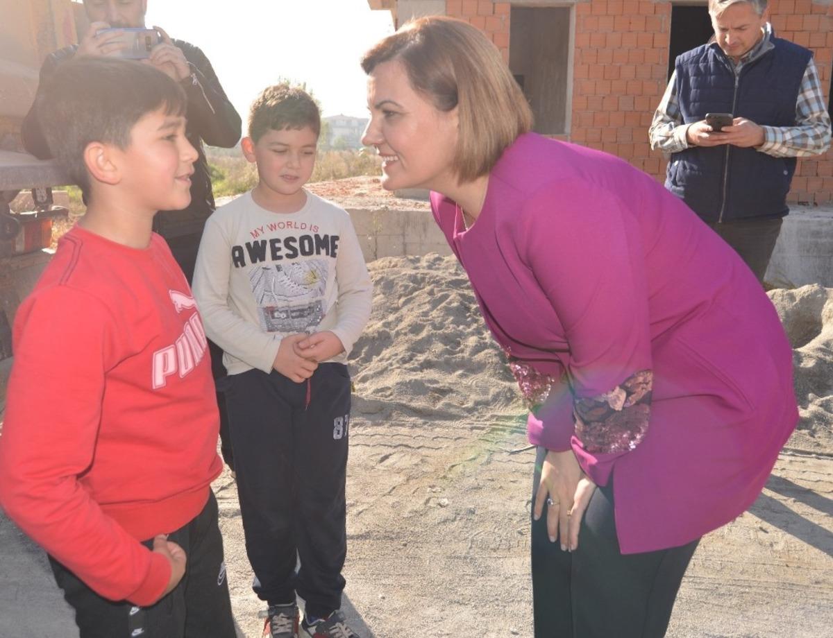 Başkan H&uuml;rriyet, Yeşilova&rsquo;da halkın talep ve isteklerini dinledi