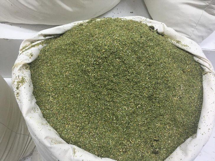 Diyarbakır'da saman çuvallarına gizlenmiş 129 kilogram esrar ele geçirildi G2