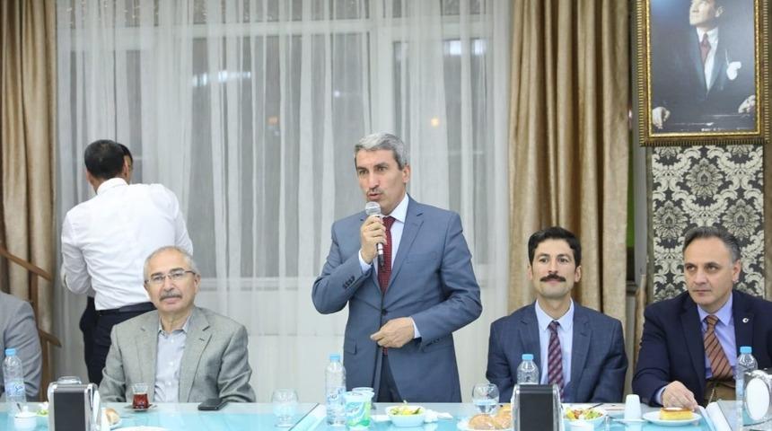 Mardin Milli Eğitim M&uuml;d&uuml;r&uuml; Sarı onuruna veda yemeği