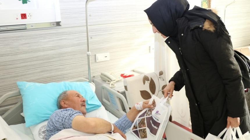 Hastalara moral ziyaretleri