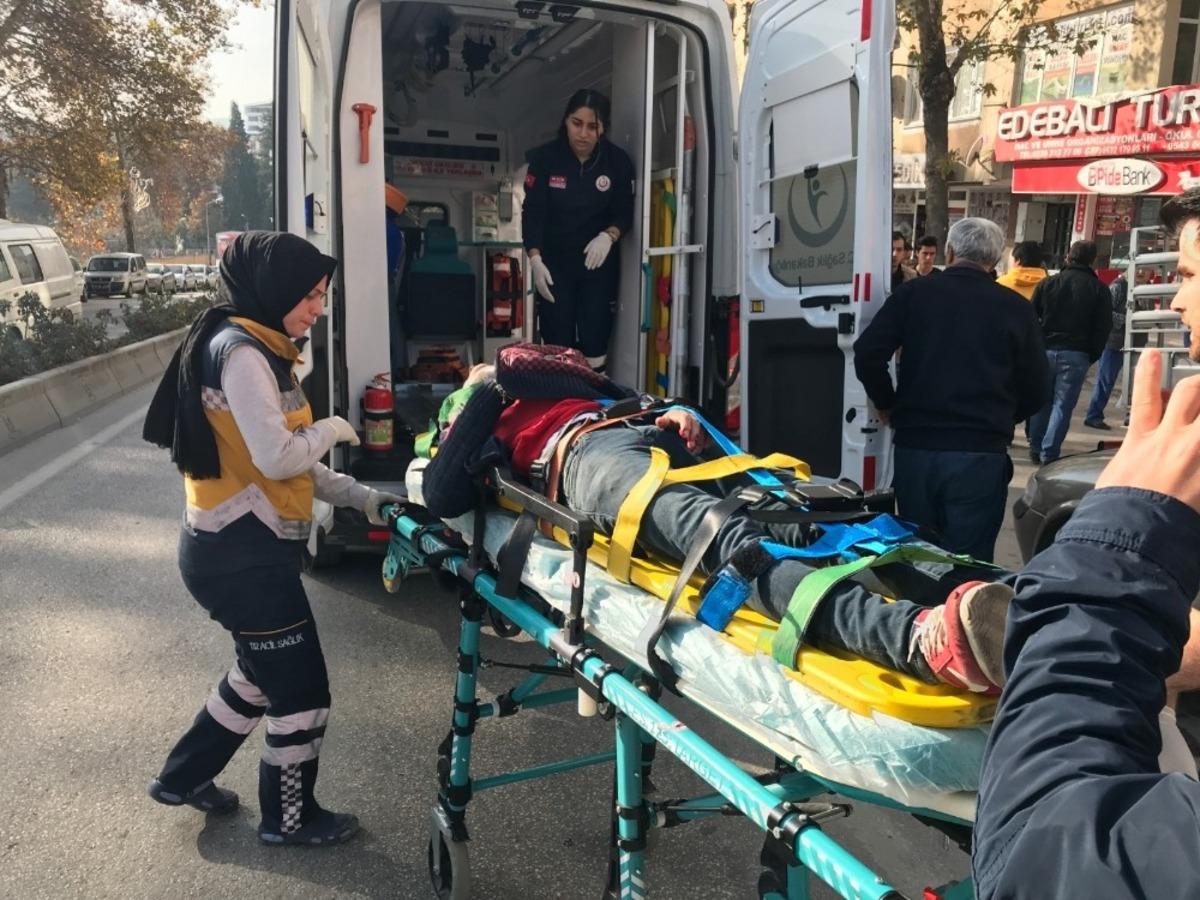 &Ouml;nce seyir halindeki, daha sonra park halindeki araca &ccedil;arptı