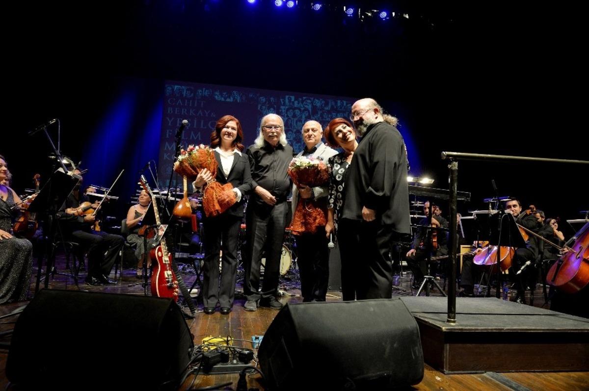 Cahit Berkay, Mersin&rsquo;de sevenleriyle buluştu