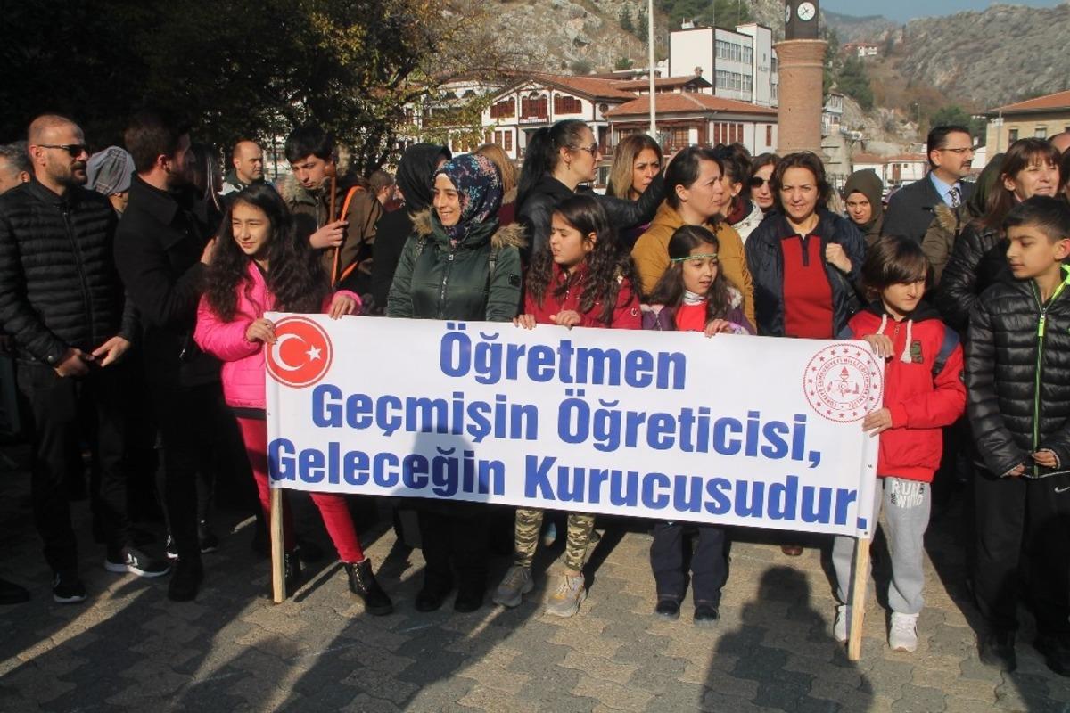 &Ouml;ğretmene Saygı Y&uuml;r&uuml;y&uuml;ş&uuml;