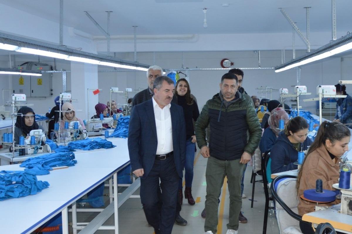 &Ouml;zdemir: &ldquo;&Uuml;lkemizin kalkınmasına ve gelişmesine katkı sunan herkes başımızın tacıdır&rdquo;