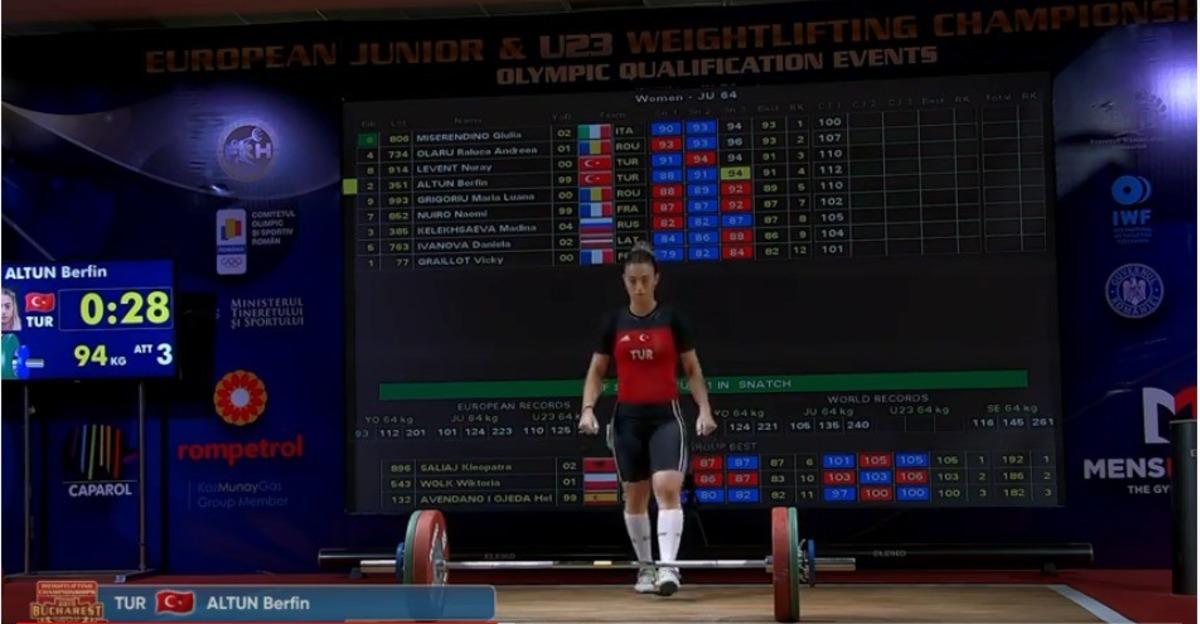 Berfin, g&uuml;m&uuml;ş madalya ile d&ouml;nd&uuml;