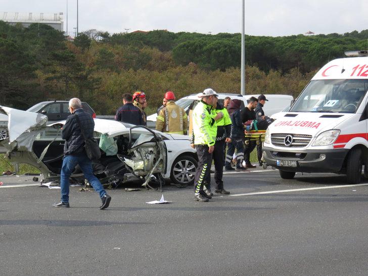 TEM'de feci kaza! Araç ikiye bölündü: 1 ölü, 2 yaralı G5