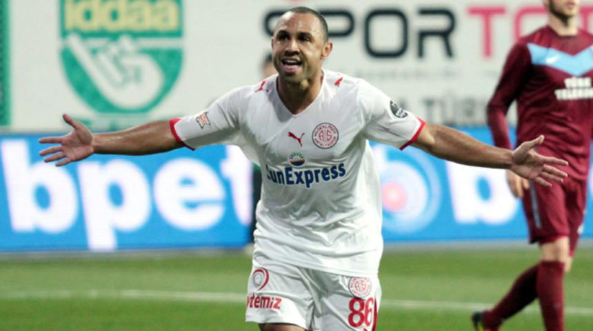 Tita, futbola veda etti