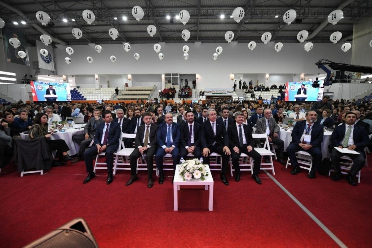 İzmir&rsquo;de "Sağlıklı Yaşamın Geleceği Şurası" yoğun katılımla başladı