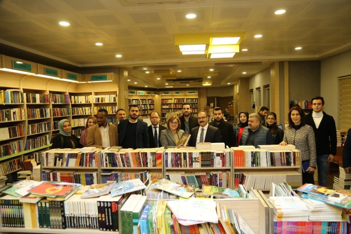 Şahin, &uuml;niversiteli &ouml;ğrencilerle sohbet etti