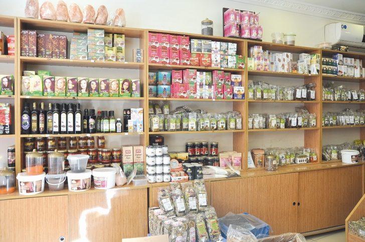 Aktarda satılan ürünler ilgi görüyor G2