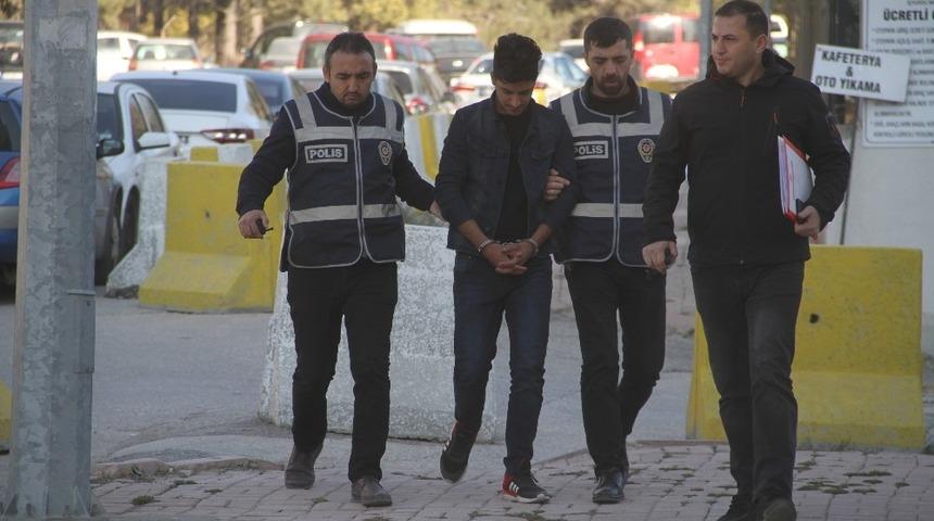 Yaşlı kadını dolandırırken yakalanan ş&uuml;pheli tutuklandı