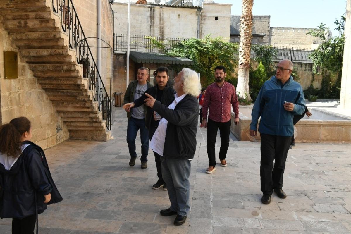 T&uuml;rk Halk m&uuml;ziği sanat&ccedil;ıları Şanlıurfa&rsquo;yı gezdi