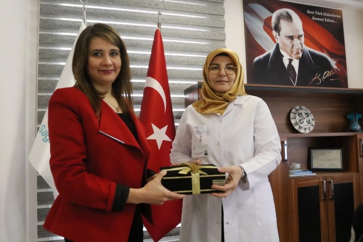 Diş hekimlerinin g&uuml;nlerini kutladılar