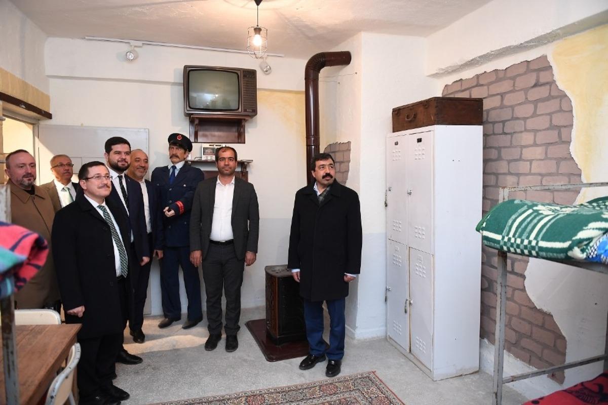 Rekt&ouml;r ve Akademisyenler, Gedik K&uuml;lt&uuml;r Merkezini gezdi