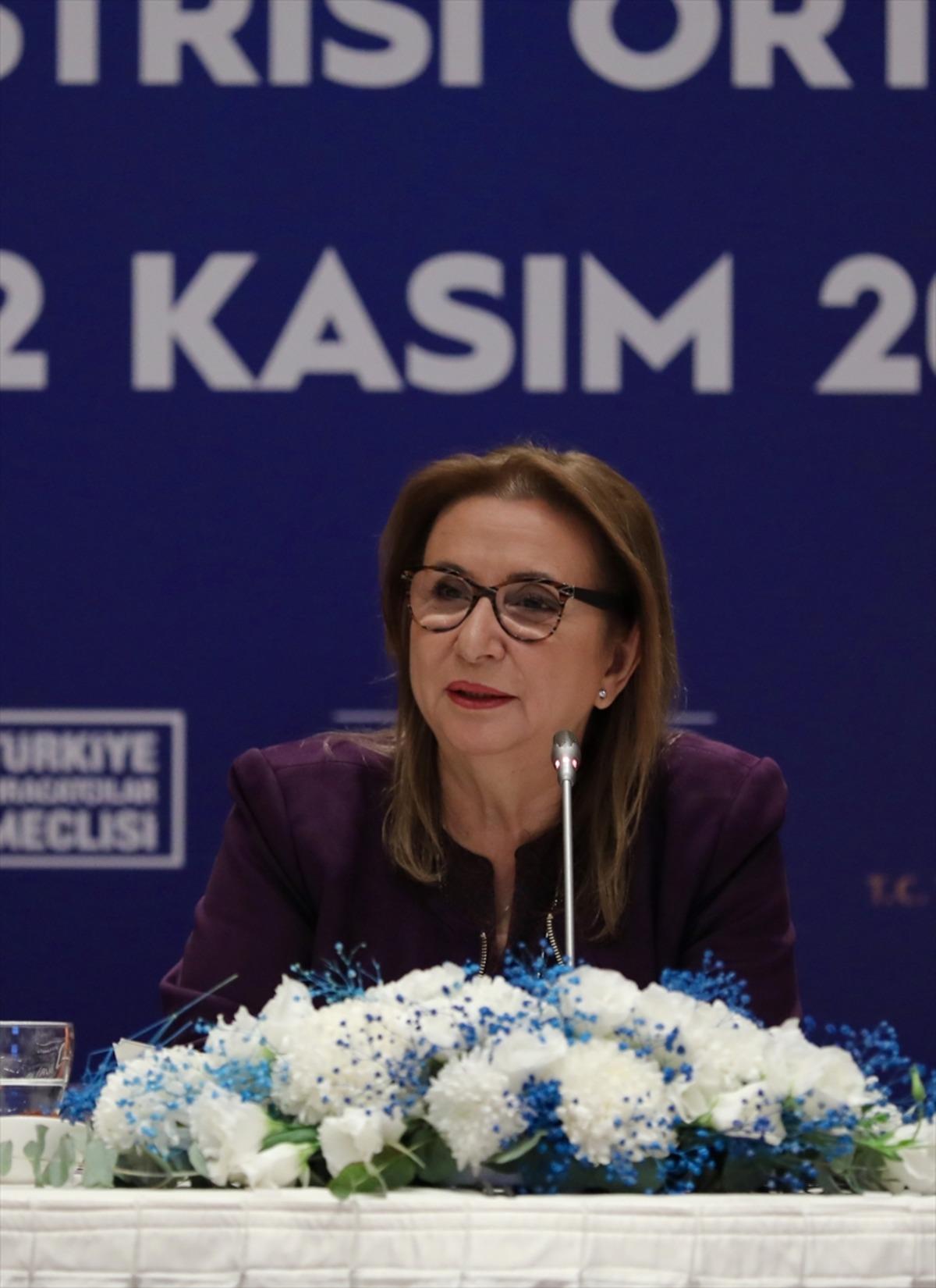 Bakan Pekcan otomotiv sekt&ouml;r&uuml; temsilcileriyle bir araya geldi