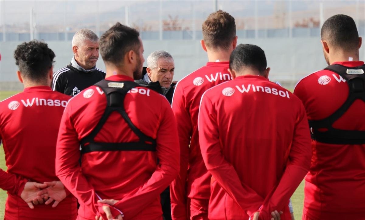 Sivasspor'da Kayserispor mesaisi s&uuml;r&uuml;yor