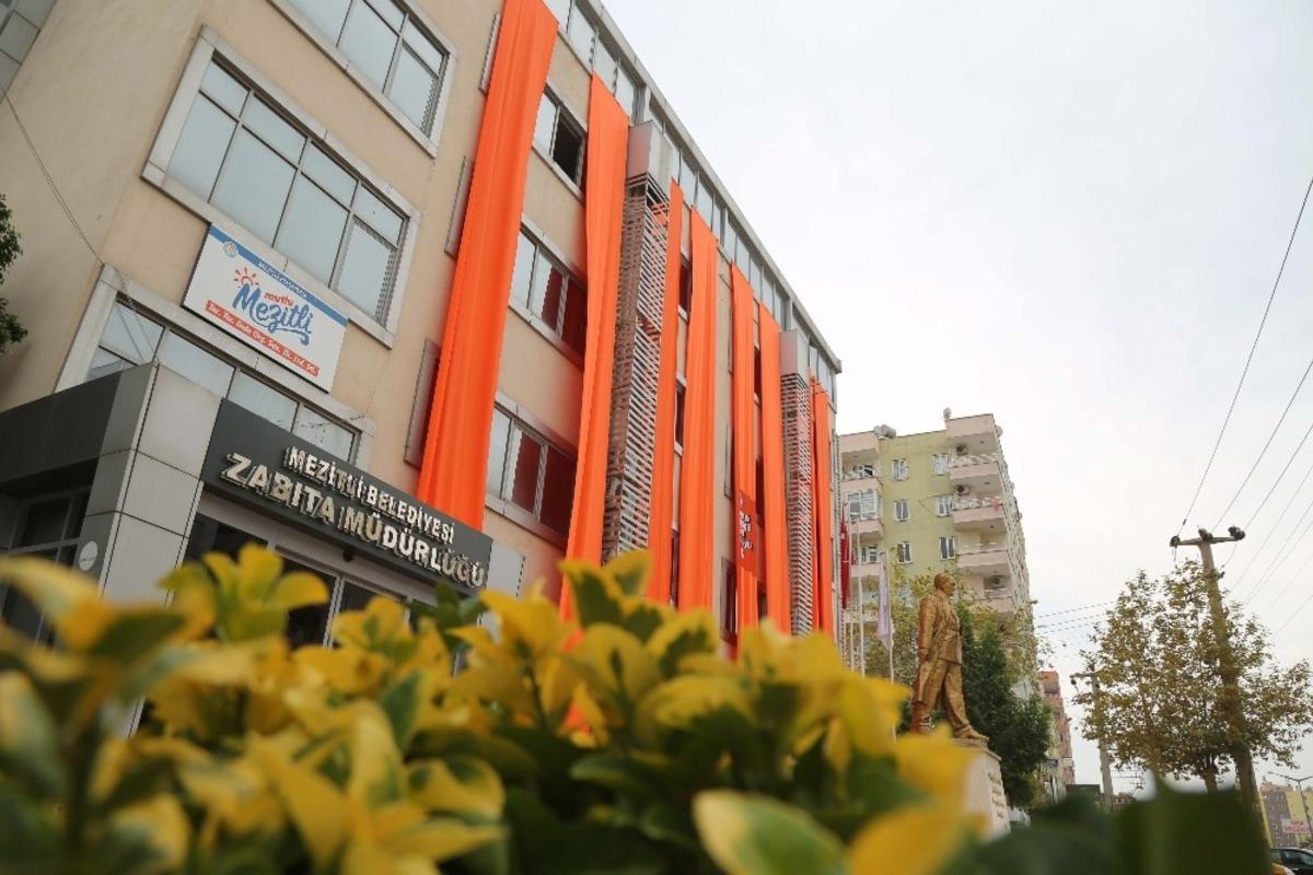 Mezitli kadına şiddete karşı turuncuya b&uuml;r&uuml;nd&uuml;