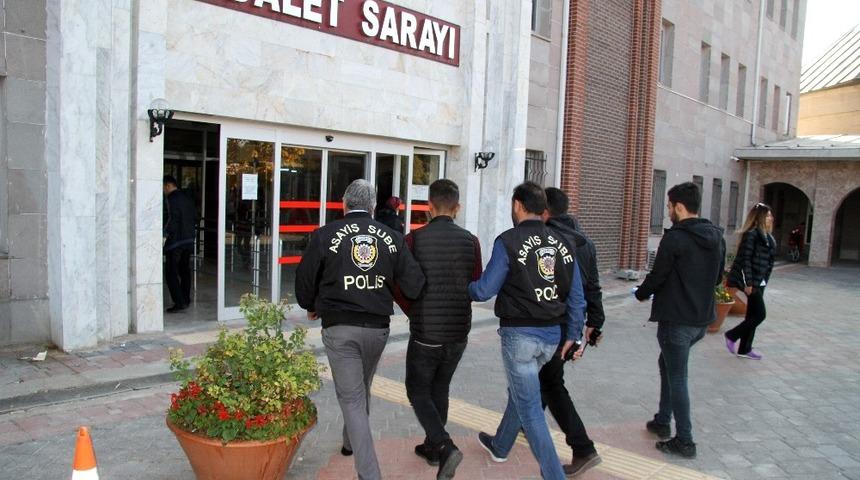 Isparta&rsquo;da aranan 22 kişi yakalandı