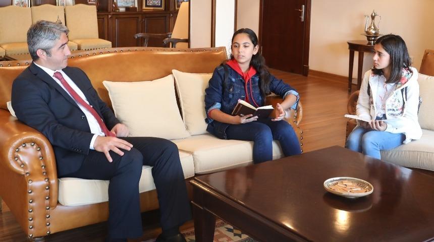 Başkan Oktay k&uuml;&ccedil;&uuml;k gazetecilerin sorularını yanıtladı