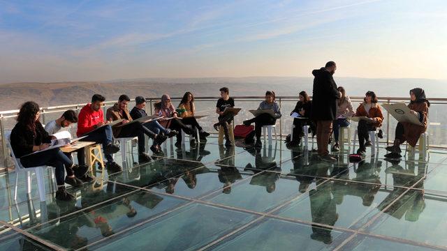 100 metre yükseklikte Atatürk'ün portresini çizdiler