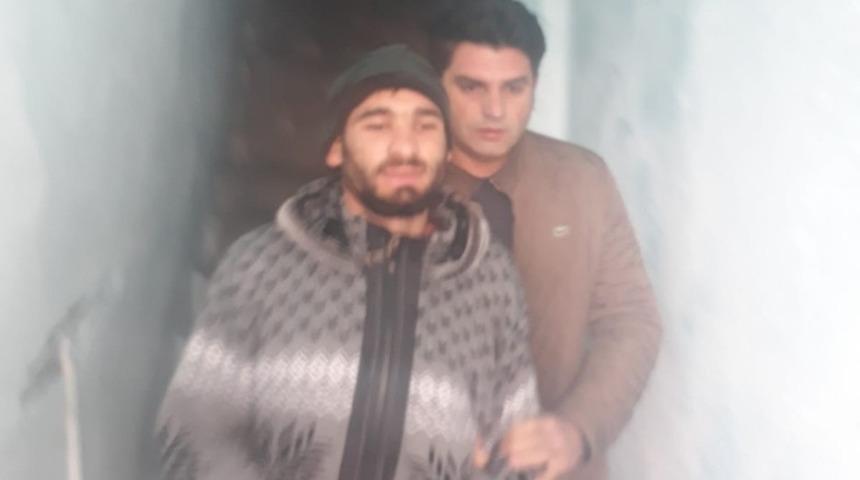 Cinayet zanlısı saklandığı evde yakalandı