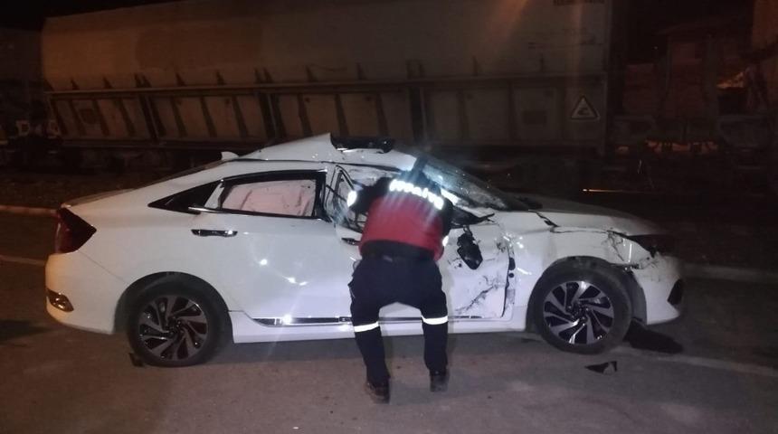 Otomobile tren &ccedil;arptı