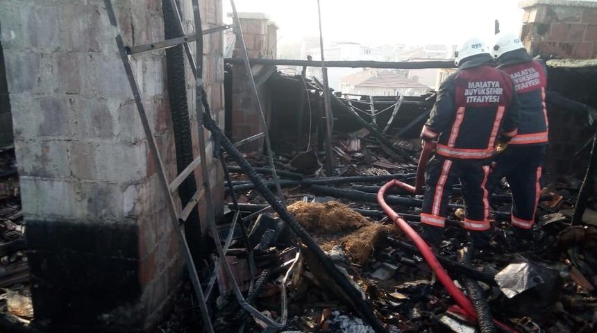 &Ccedil;atı yangını korkuttu