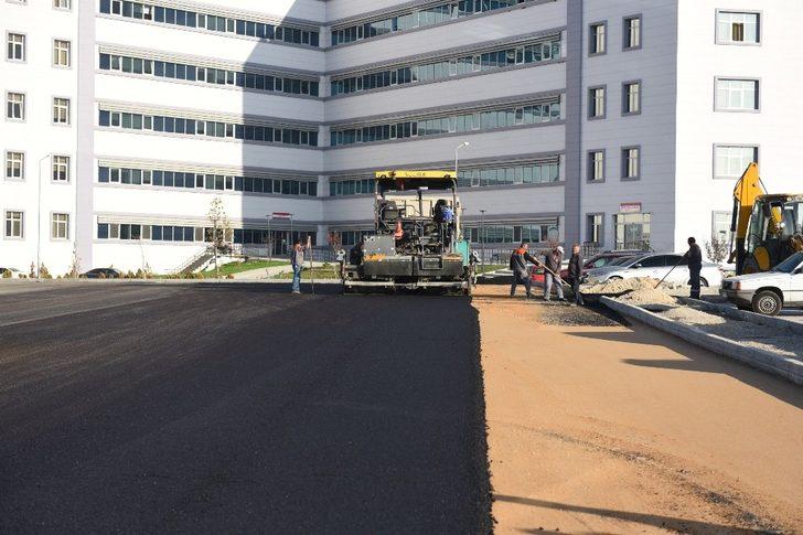 Belediye’den hastane bahçesi’ne asfalt G4