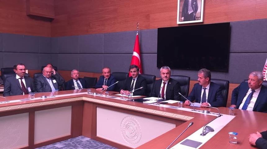 AK Partili vekiller muhtarları ağırlamaya devam ediyor