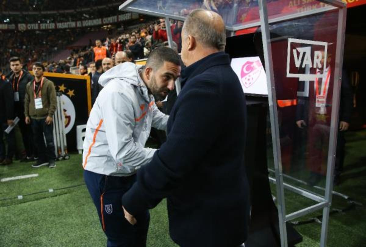 Arda Turan o anları anlattı: Planlı değil anlık bir olaydı, Fatih hocayı g&ouml;r&uuml;nce gittim ve elini &ouml;pt&uuml;m