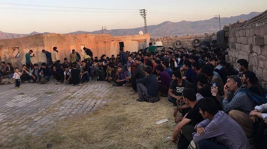 Polonya, Türkiye, Ukrayna ve Rusya bağlantılı "insan kaçakçısı suç çetesi" yakalandı