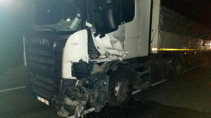 Sivas'ta tır ile çarpışan otomobilin sürücüsü öldü
