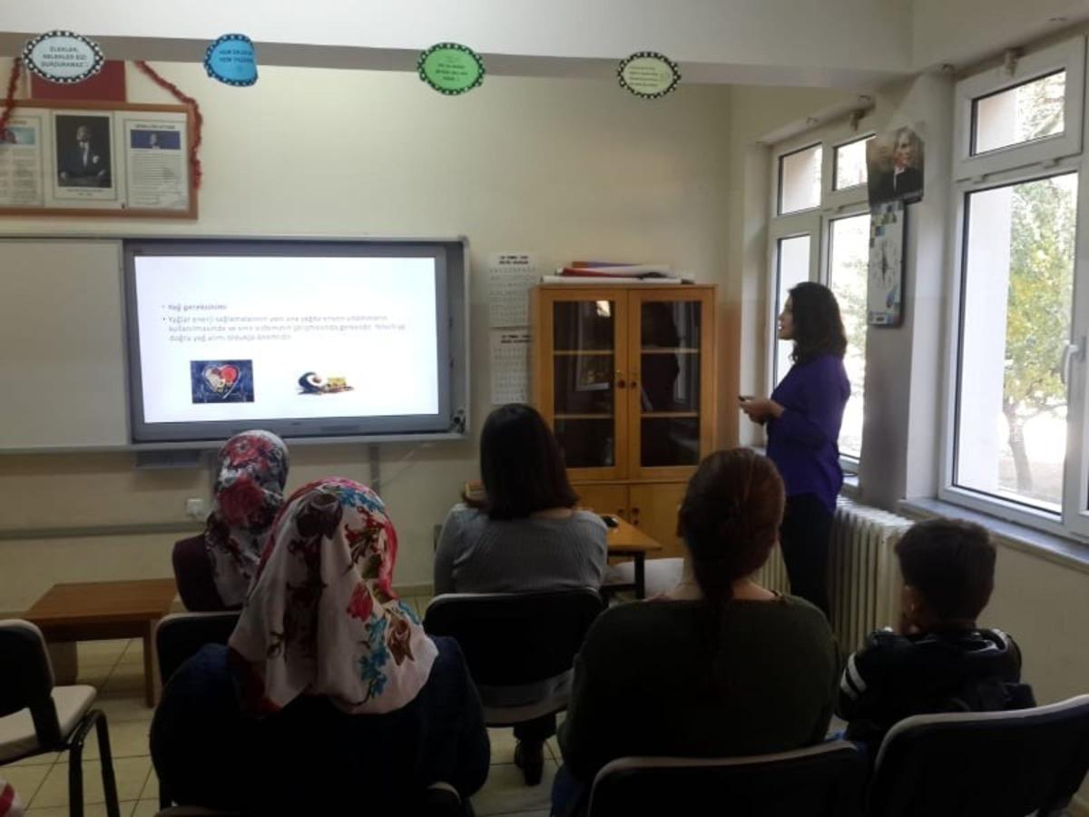 Şaphane&rsquo;de &rsquo;Okul &ccedil;ağı &ccedil;ocuklarında beslenme&rsquo; konulu eğitim