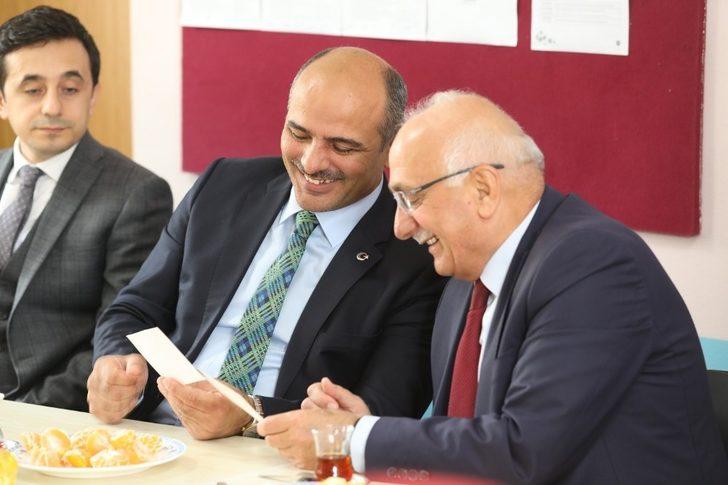 Başkan Söğüt mezun olduğu okulu ziyaret etti G4