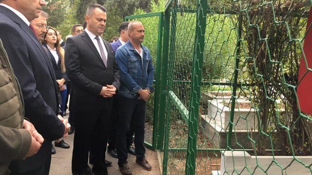 Kaymakam Otcu, Şehit Öğretmen Temizkan’ı kabrini ziyaret etti