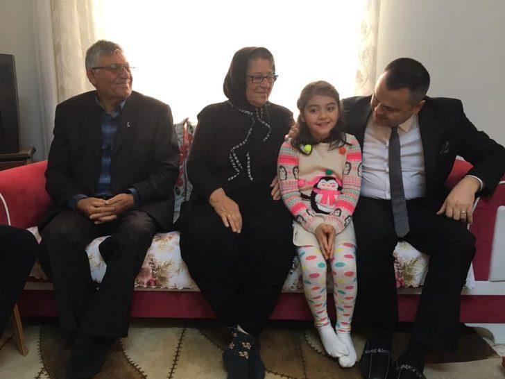 Kaymakam Otcu, Şehit Öğretmen Temizkan’ı kabrini ziyaret etti G2