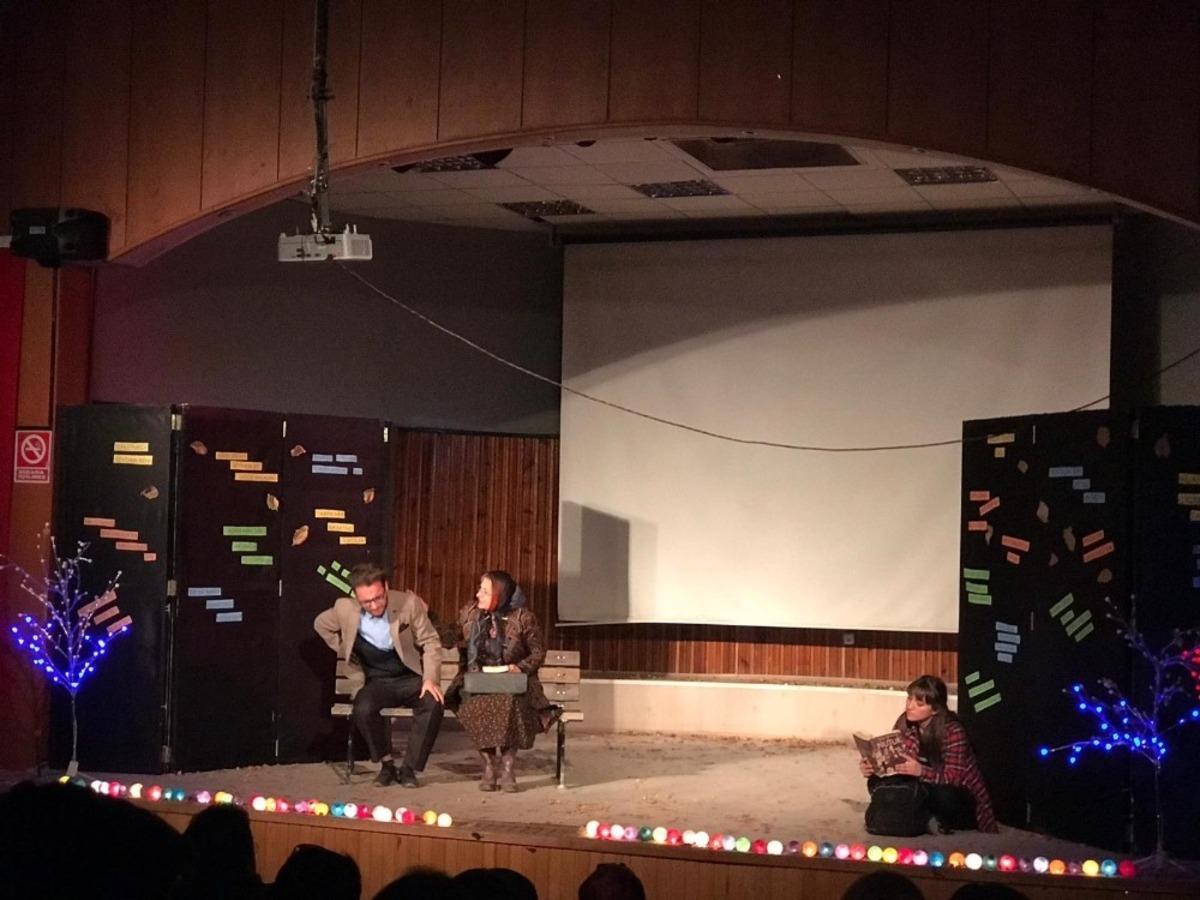 Ağrı&rsquo;da &ldquo;Ge&ccedil;mişten G&uuml;n&uuml;m&uuml;ze &Ouml;ğretmen&rdquo; konulu tiyatro oyunu sahnelendi