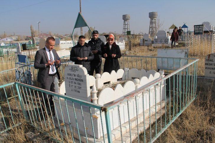 Ağrı’da öğretmen Mehmet Salih Akdoğan mezarı başında anıldı G2