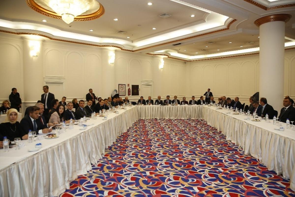 Başkan B&uuml;y&uuml;kkılı&ccedil;, &ouml;zel &ccedil;ocuklarla ilgili d&uuml;zenlenen toplantıda aile hekimliği m&uuml;essesesinin &ouml;nemine vurgu yaptı