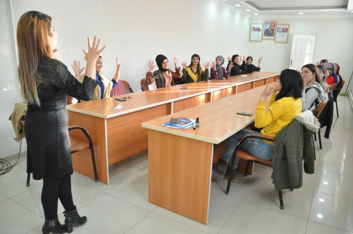 Y&uuml;ksekovalı &ouml;ğretmenler y&uuml;zlerce kursiyeri iş sahibi yaptı