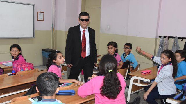 Çernobil faciasında gözlerini kaybeden öğretmenin meslek aşkı