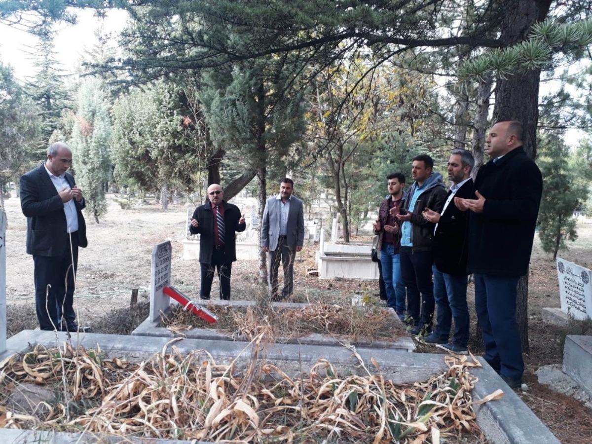 Hisarcık&rsquo;ta &ouml;ğretmenler vefat eden &ouml;ğretmenlerin mezarlarını ziyaret etti