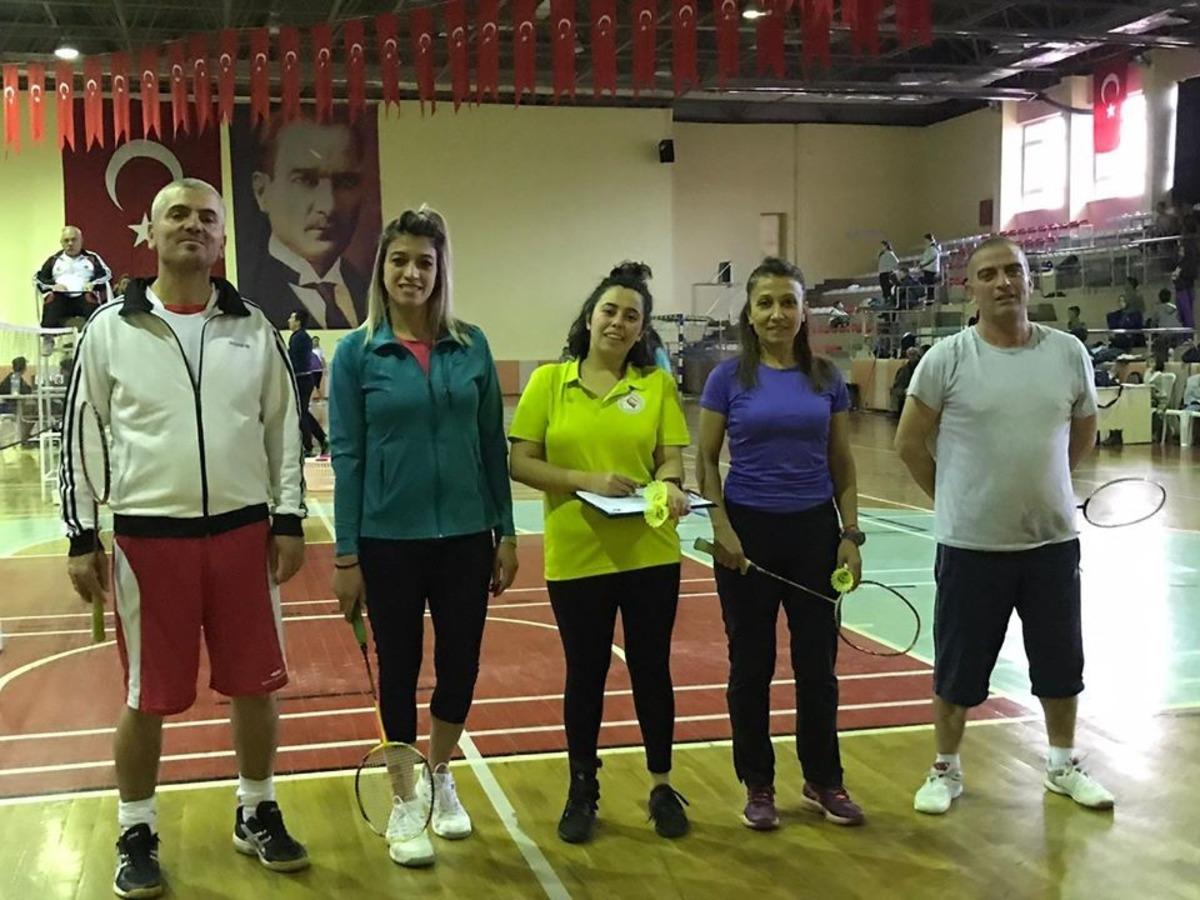 Isparta&rsquo;da &ouml;ğretmenler badmintonda yarıştı