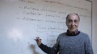 Emekli öğretmenin 40 yıldır bitmeyen meslek aşkı