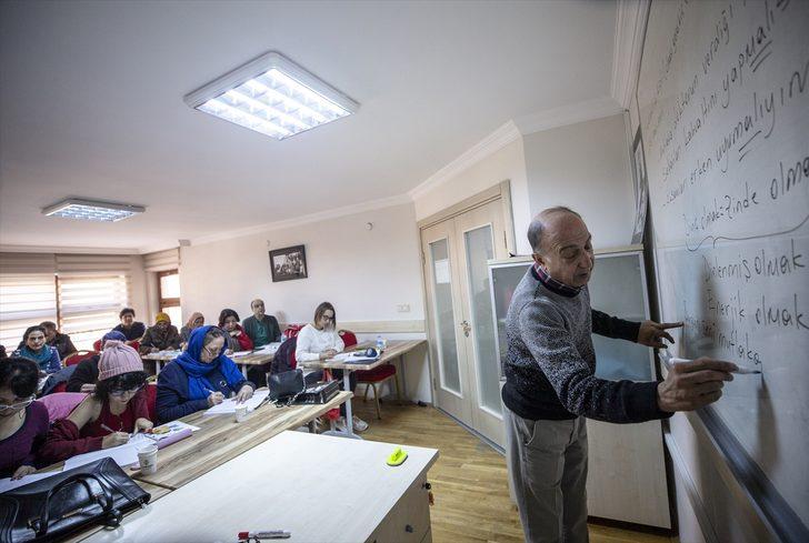 Emekli öğretmenin 40 yıldır bitmeyen meslek aşkı G2