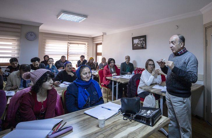 Emekli öğretmenin 40 yıldır bitmeyen meslek aşkı G5