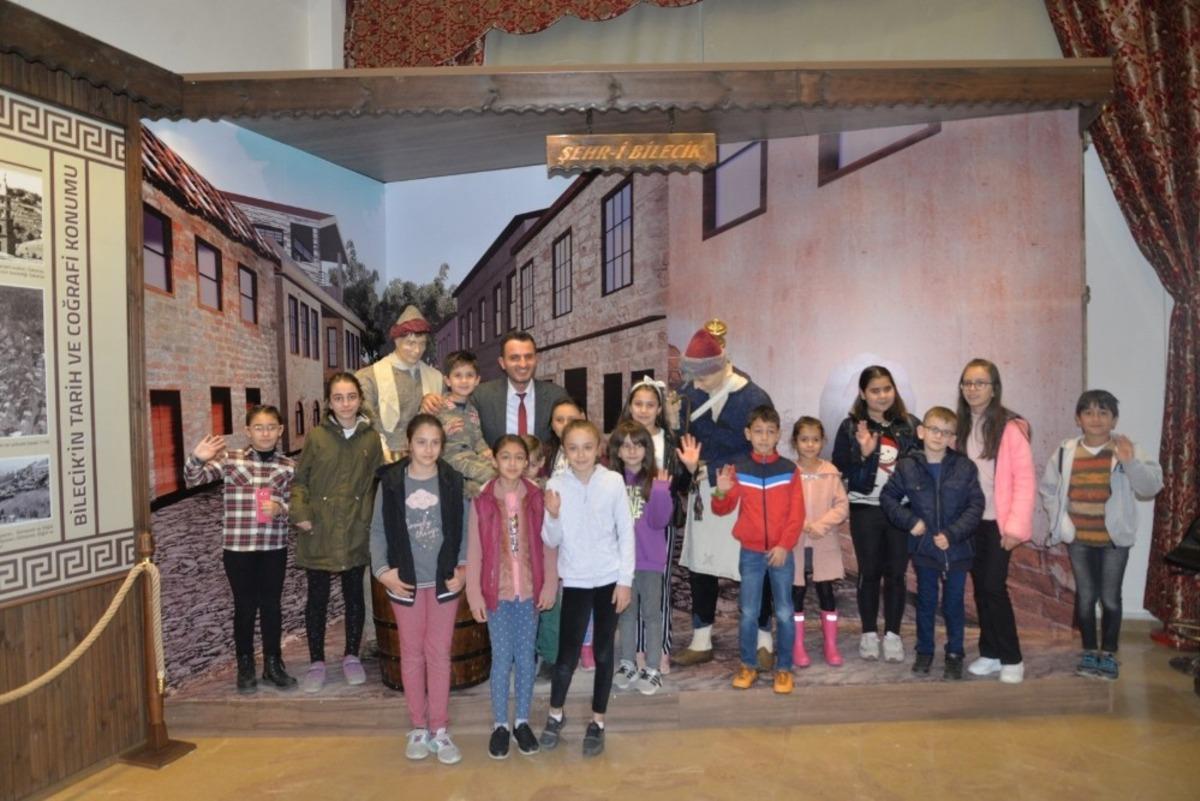 Ara tatildeki &ccedil;ocuklardan m&uuml;ze ziyareti