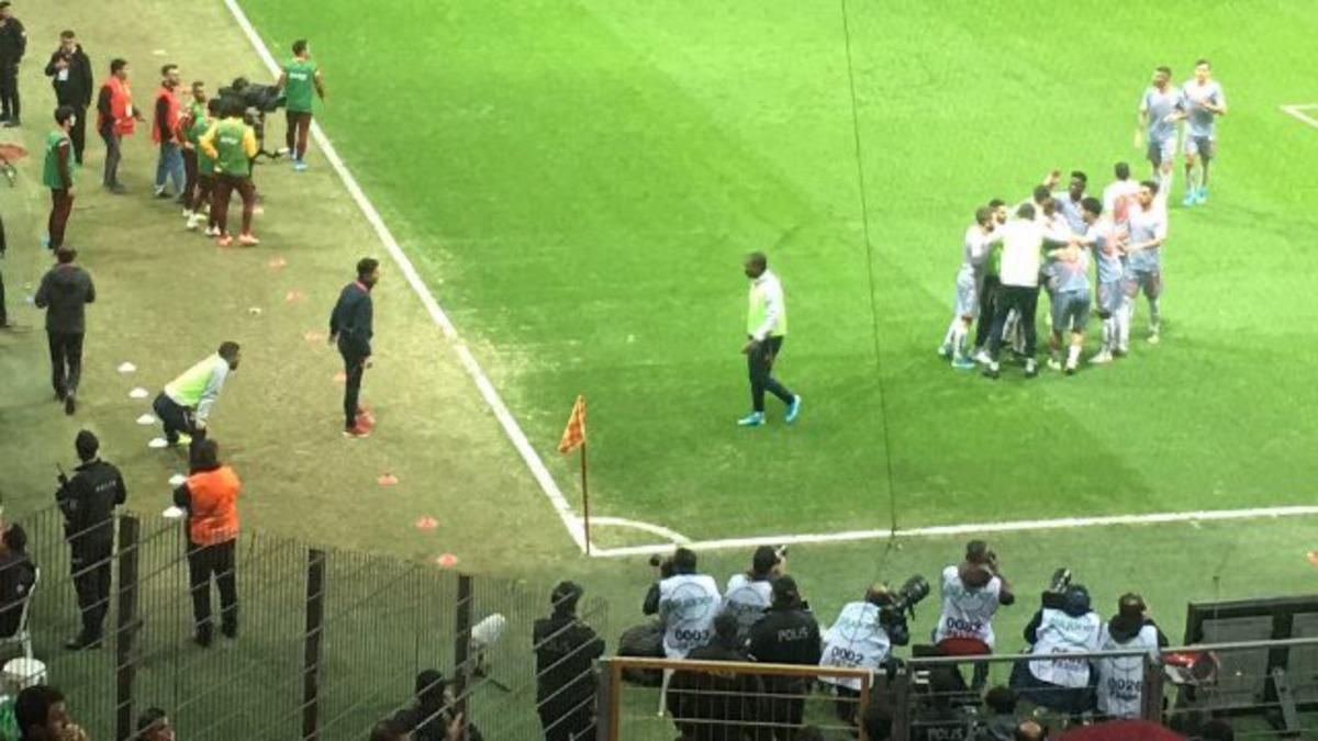 Arda Turan'ın gol sonrası olay g&ouml;r&uuml;nt&uuml;s&uuml;