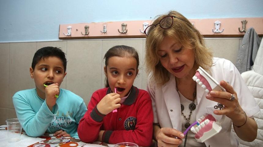 Buca&rsquo;da miniklere ağız ve diş sağlığı eğitimi